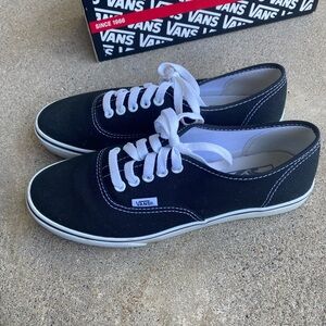 Vans Authentic Lo Pro Black/True White